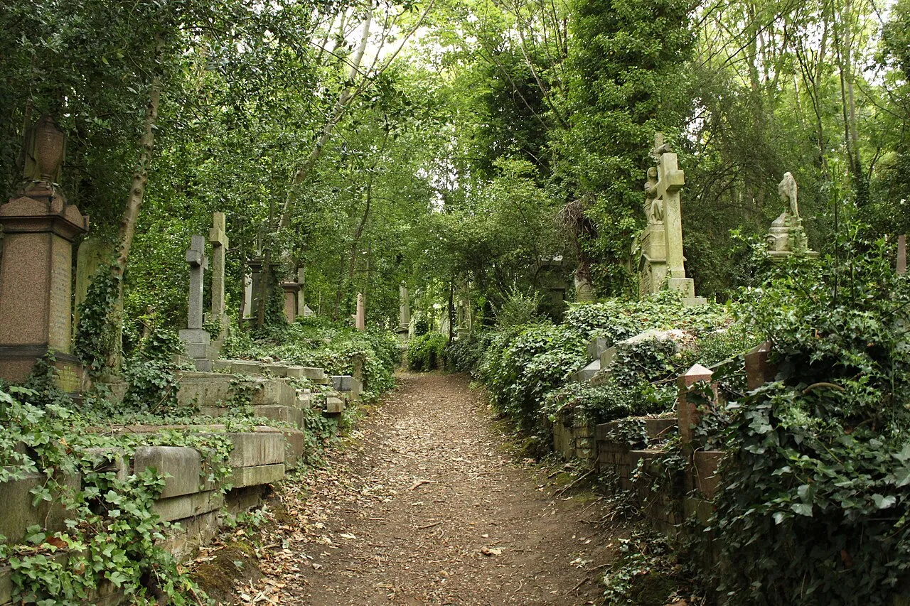 Highgate Cemetery — photograph